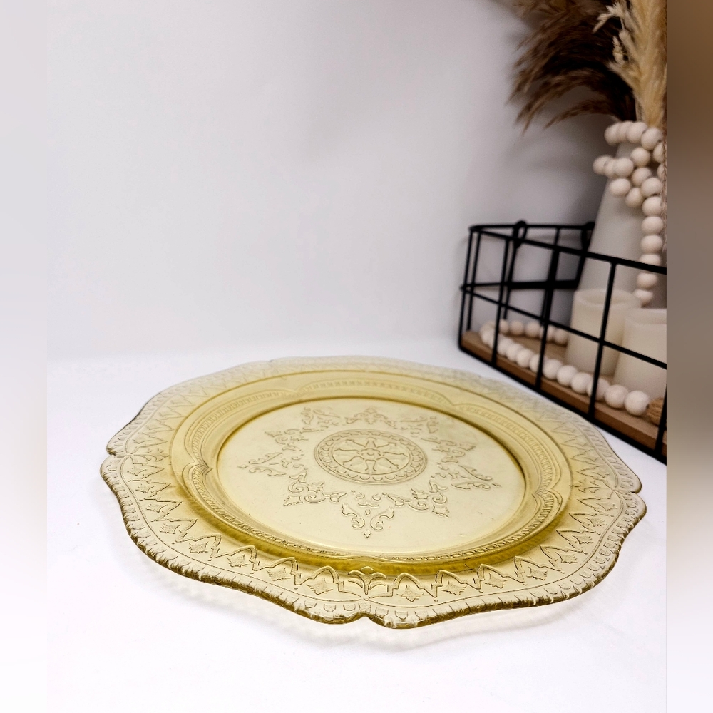1930s Madrid Yellow Federal Glass Dinner Plates